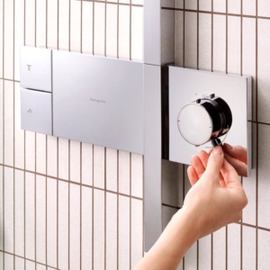 hansgrohe Raindance Alive Q 鉻色恆溫淋浴組 24591000 情境圖