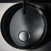 LAUFEN VITREON Stahl 黑色圓形檯上盆俯視,原 Alape 琺瑯鋼面盆